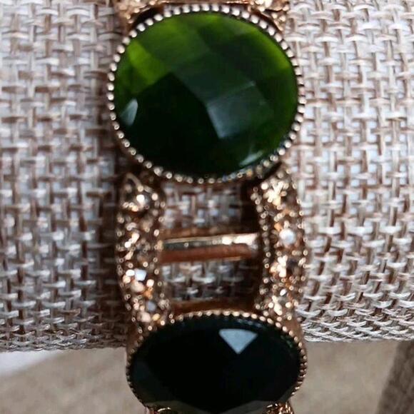 Monet Green Cabochon W/ Clear Rhinestones Signed Stretch Bracelet - Picture 2 of 7